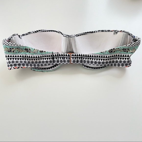 Victoria’s Secret Flirt Bandeau Bikini Top - Picture 3 of 5